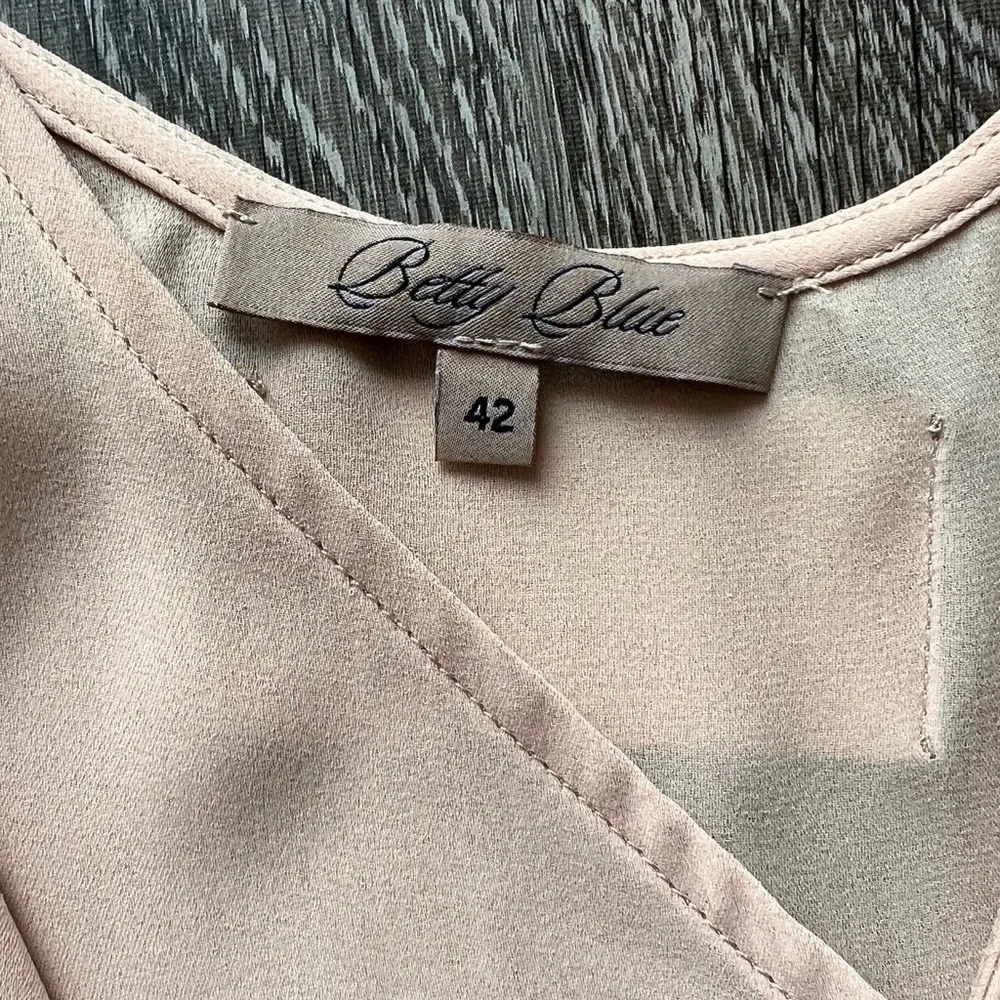 Betty blue top. With rhinestones. Super elegant and flattering. Size 42. Usa M. - Picture 5 of 7